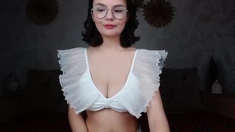 JunneWers online show from December 4, 9:51 am