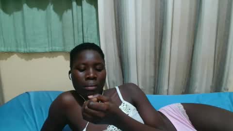 Snapshot of just_lyra chatting on October 20, 6:44 pm Lyra online show from October 20, 6:44 pm