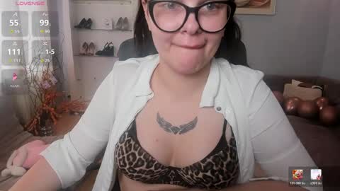 Camila online show from April 11, 6:30 am