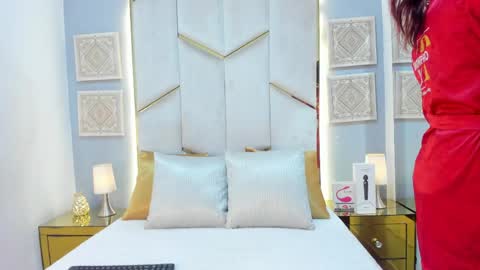 karinaacox online show from April 4, 12:26 pm