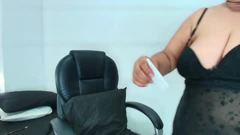 karla_hilton1 online show from April 11, 12:31 pm