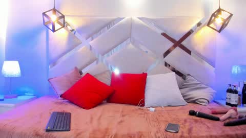 karla online show from April 9, 11:48 am