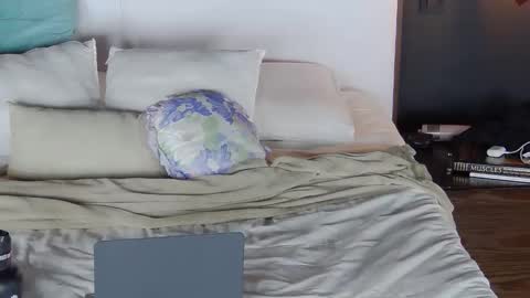 KarolCorreaT online show from April 8, 12:02 am