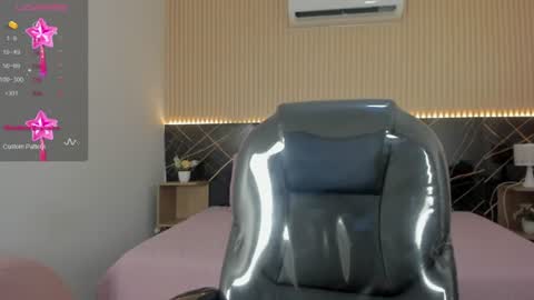 karol_cortes online show from June 24, 12:15 pm