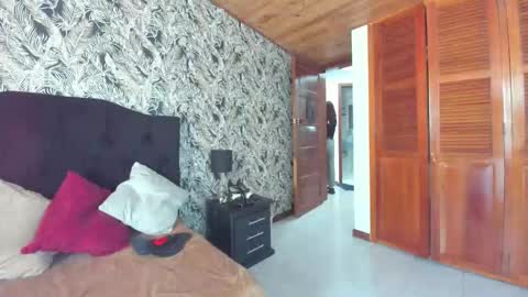 kassandra james online show from December 4, 7:25 pm