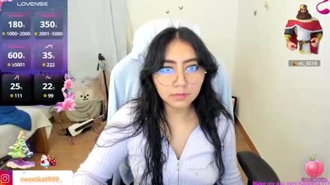 Snapshot of kat_ly_chan chatting on December 13, 3:11 pm Kat       online show from December 13, 3:11 pm