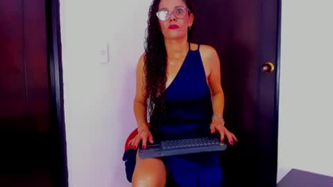 kataleya  online show from June 25, 12:40 pm