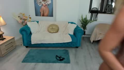 Kate online show from April 5, 6:18 pm