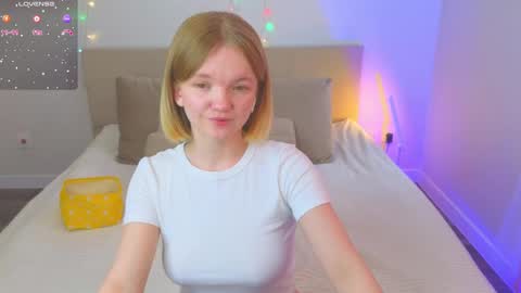 katebunnys online show from March 21, 5:01 am