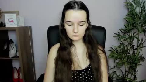 Snapshot of katedesire chatting on December 8, 7:47 am Kate  online show from December 8, 7:47 am