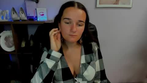 Snapshot of katedesire chatting on September 14, 6:33 am Kate  online show from September 14, 6:33 am