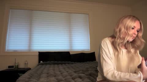 kateharperr online show from December 18, 10:25 pm