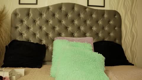 kathh_latorre online show from March 13, 3:35 pm