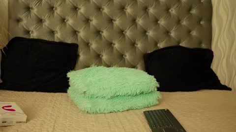 kathh_latorre online show from March 7, 4:36 pm