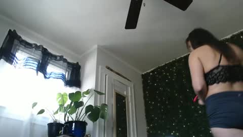 Snapshot of katieericson13 chatting on March 9, 6:21 pm Kate online show from March 9, 6:21 pm