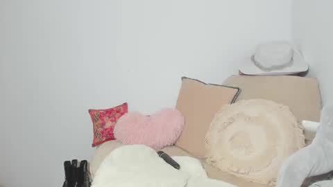 Snapshot of kattiafox chatting on October 28, 5:41 pm Kattia Fox online show from October 28, 5:41 pm