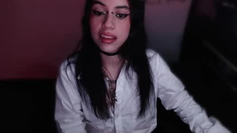 Snapshot of kattze chatting on January 5, 7:17 pm online show from January 5, 7:17 pm