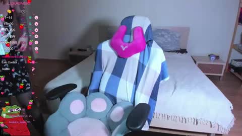 Snapshot of kawaii_power_uwu chatting on January 31, 6:36 pm Kira-chan  online show from January 31, 6:36 pm