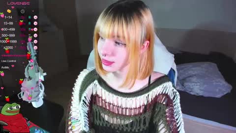 Snapshot of kawaii_power_uwu chatting on January 25, 11:57 am Kira-chan  online show from January 25, 11:57 am