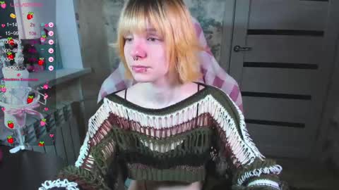 Snapshot of kawaii_power_uwu chatting on March 1, 7:41 am Kira-chan  online show from March 1, 7:41 am