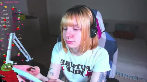 Snapshot of kawaii_power_uwu chatting on January 11, 10:29 am Kira-chan  online show from January 11, 10:29 am