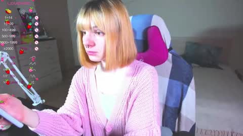 Snapshot of kawaii_power_uwu chatting on January 10, 12:26 pm Kira-chan  online show from January 10, 12:26 pm