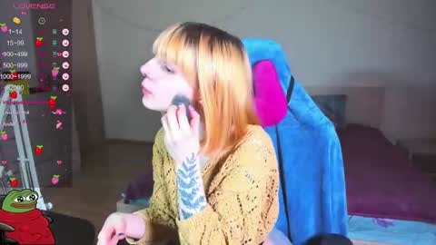 Snapshot of kawaii_power_uwu chatting on January 19, 11:12 am Kira-chan  online show from January 19, 11:12 am