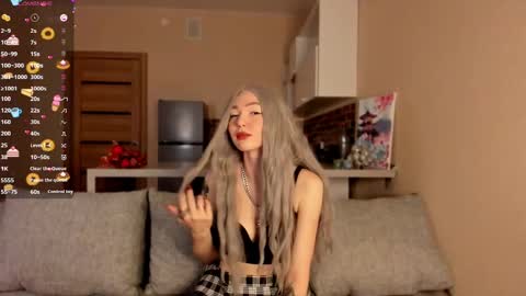 keelllyreed online show from December 24, 5:05 am