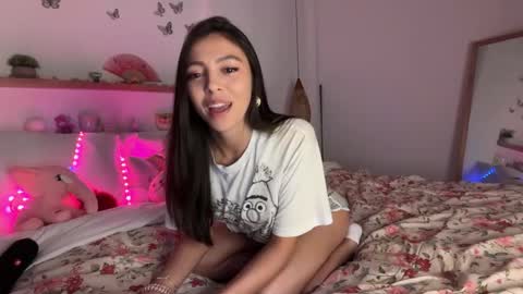 Snapshot of keirasworld chatting on October 21, 12:03 am keira online show from October 21, 12:03 am