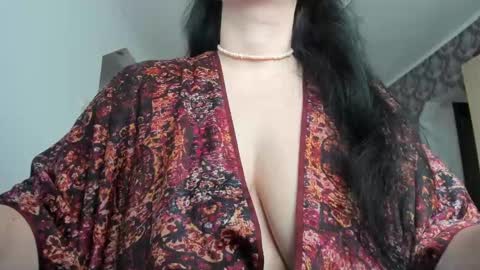 Snapshot of kellymorgan_ chatting on February 18, 9:32 am Monday - Friday  08 am - 3 pm GMT 3 online show from February 18, 9:32 am