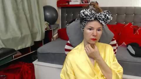 kelly online show from April 2, 1:36 am