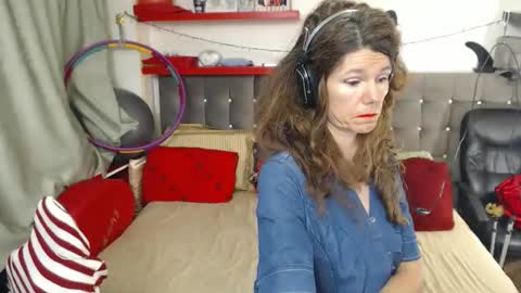 kelly online show from November 12, 2:42 am