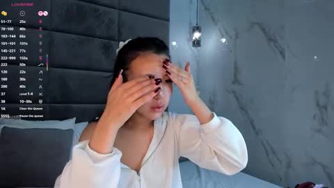 kellyy_bern online show from December 19, 1:10 am