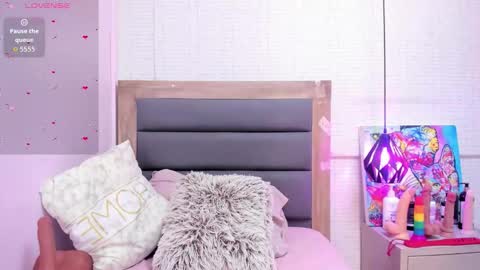    online show from November 7, 12:33 pm