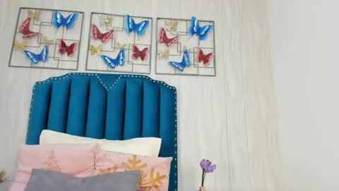 kendall queen   online show from February 13, 11:39 pm