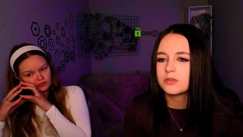 Kendal online show from November 18, 11:00 am