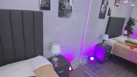 Kendra London online show from March 14, 2:51 pm