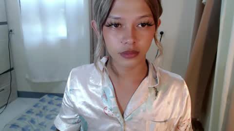 kendra_lunaxx online show from July 29, 3:50 am
