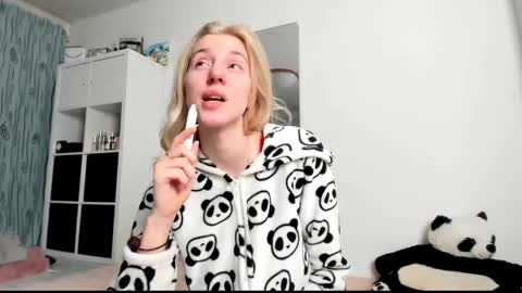 Kenzie online show from March 2, 7:32 am