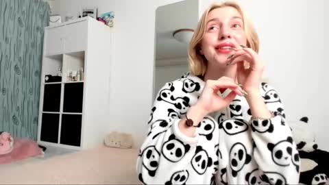 Kenzie online show from February 9, 5:08 am