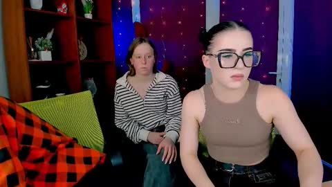keuli_li online show from February 18, 7:46 pm