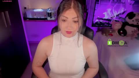 Snapshot of khionebesset chatting on January 28, 7:11 am Khi.  online show from January 28, 7:11 am