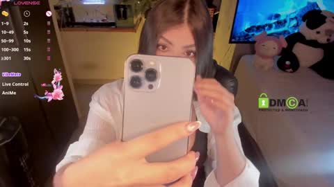 Snapshot of khionebesset chatting on February 14, 2:39 am Khi.  online show from February 14, 2:39 am