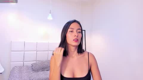 Khloe online show from January 12, 2:22 pm