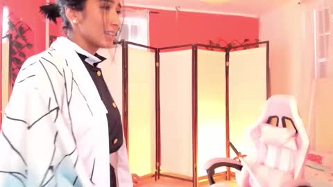 Khloe online show from November 8, 2:22 pm