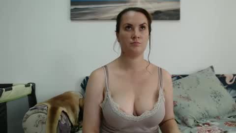 Snapshot of khrysssarah chatting on October 18, 11:02 am Sarah online show from October 18, 11:02 am