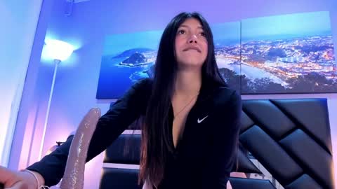 Kimberly Villalobos online show from April 8, 11:45 am