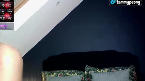     Help me reach 100 thumbs up  online show from October 21, 7:51 pm