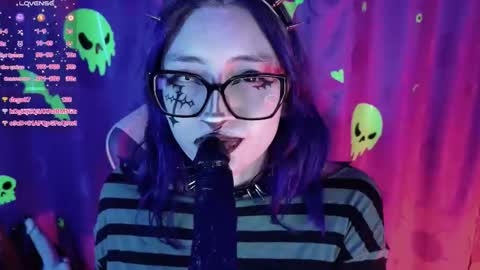 Kim Lennox online show from March 18, 3:28 pm