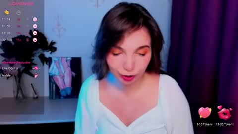 Snapshot of kindhazelhere_ chatting on October 21, 8:29 am Hazel online show from October 21, 8:29 am